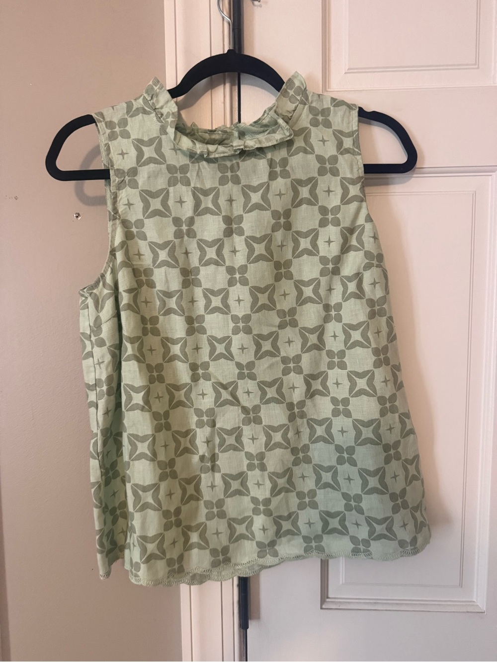 Sleeveless Ruffle Neck Geo-Print Top in Light Green